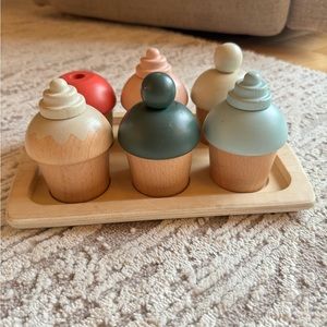 Hearth & Hand Wooden Toy Cupcake Set